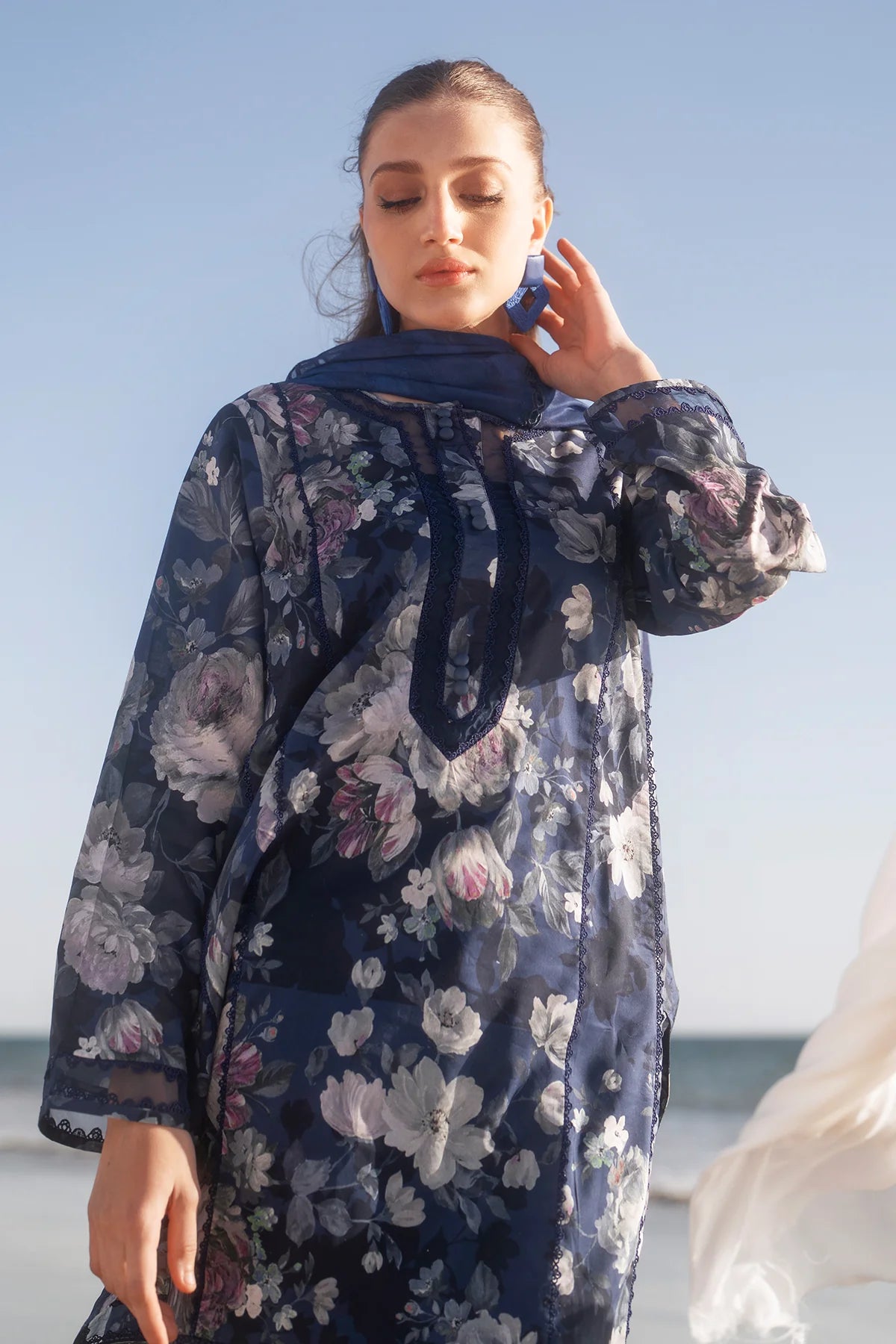 Winter 2025 Khaddar 3-Piece Suit – EMBROIDERED PRINTED