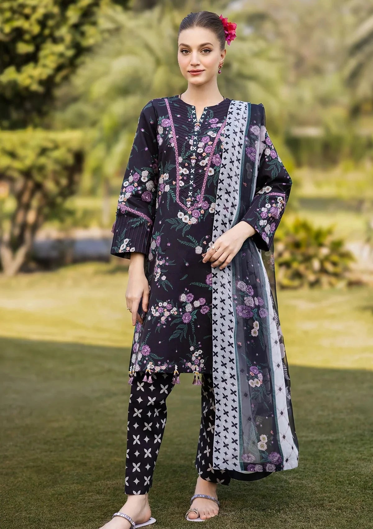 Winter 2025 Khaddar 3-Piece Suit – Digital Floral Print with Slub Dupatta