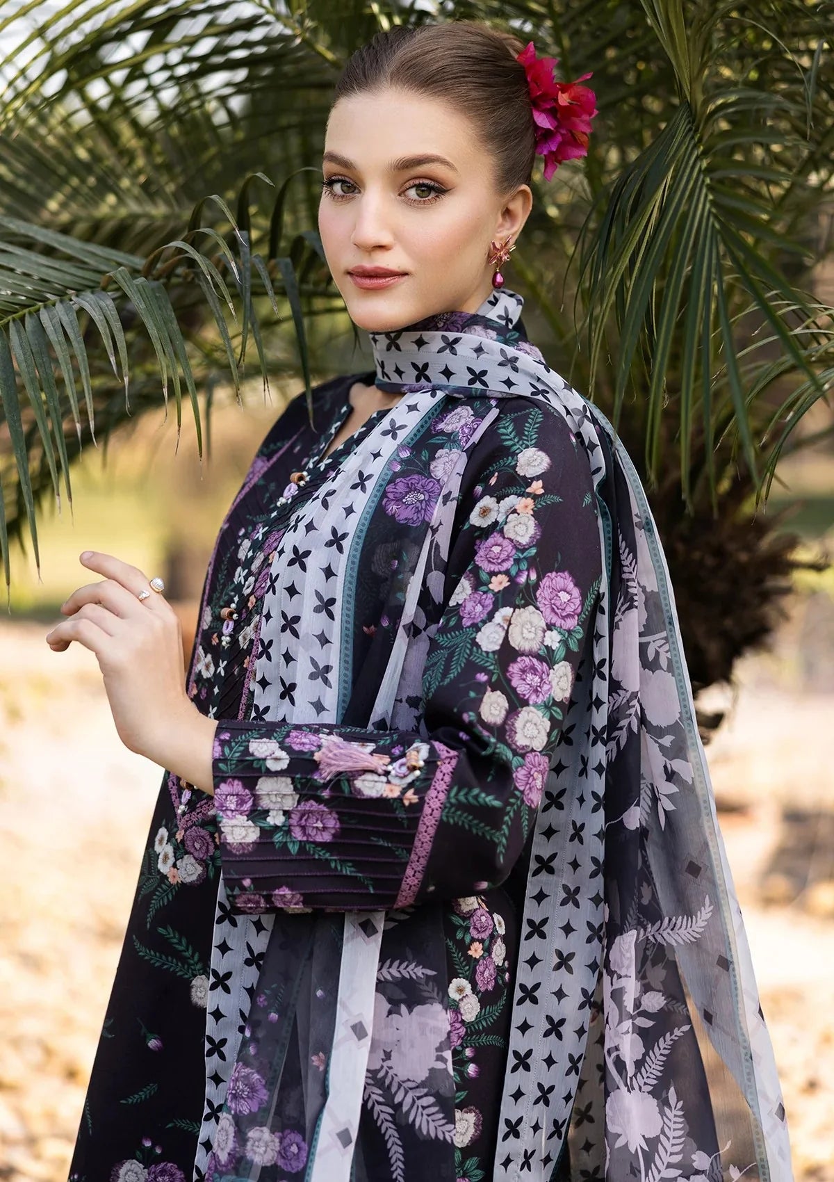 Winter 2025 Khaddar 3-Piece Suit – Digital Floral Print with Slub Dupatta