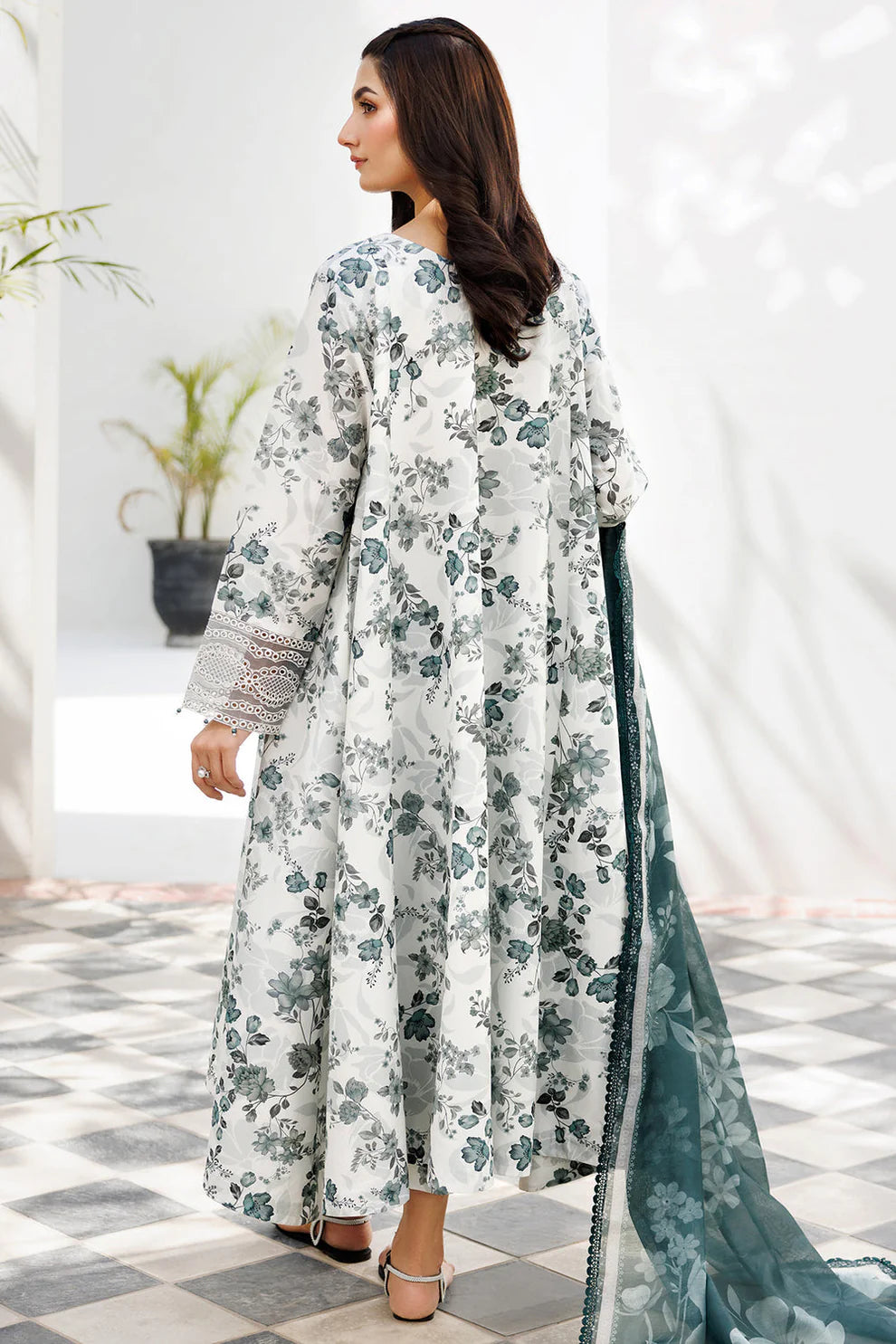 Winter 2025 Khaddar 3-Piece Suit – Digital Floral Print with Slub Dupatta